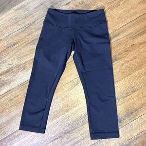 Lululemon Black 19-inch Cropped Women's Leggings - Size 6
